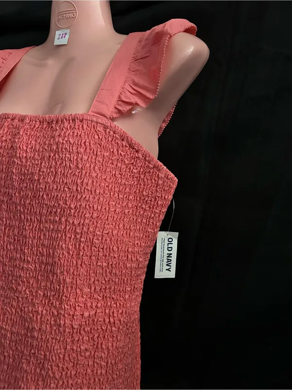 Old Navy Women’s Coral Smocked Tube Top with Ruffle Hem LG NWT - Image 3