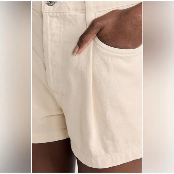 NWT Citizens of Hummanity Franca Pleated Short in Marzipan Cream Size 28 - Image 2