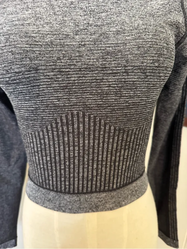 Fabletics Charcoal Gray Seamless Long-Sleeve Crop Top - Image 4