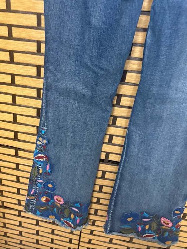 Grace easy fit bootcut embroidered jeans size 32 - Image 7