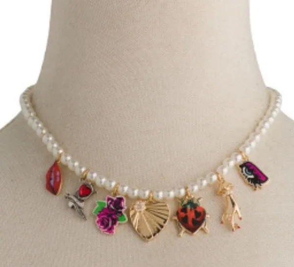 👄Betsey Johnson Faux Pearl Charm Necklace - Ladybug, Lips, Flower & Cowboy Boot - Image 10