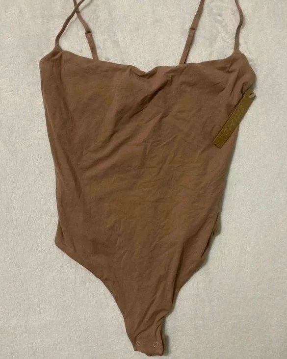 SKIMS Fits Everybody Cami Bodysuit S - Image 2