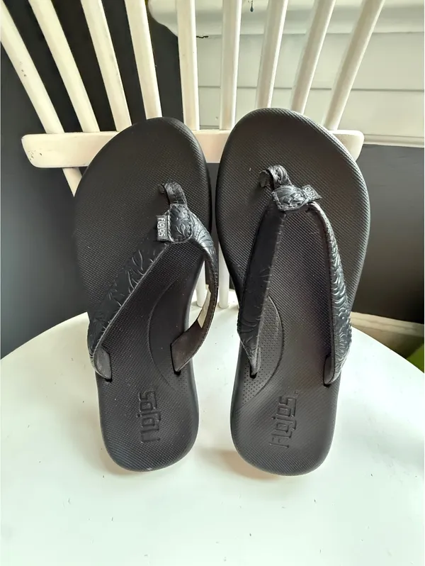 Flojos Black Textured Thong Sandals Size 7 - Image 3
