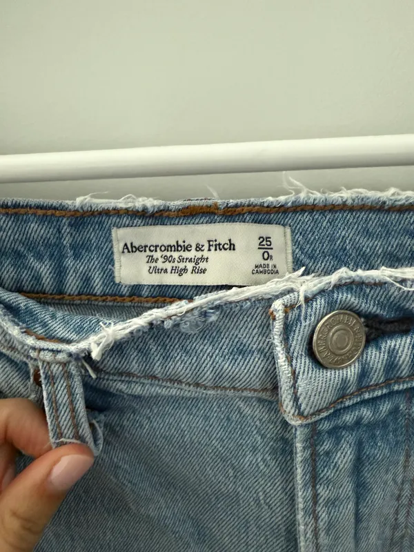Abercrombie 90s Ultra High-Rise Straight Jeans - Image 2