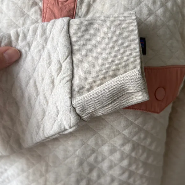 Patagonia Women's Cream and Mauve Organic Cotton Quilt Snap-T Pullover Small - Image 5