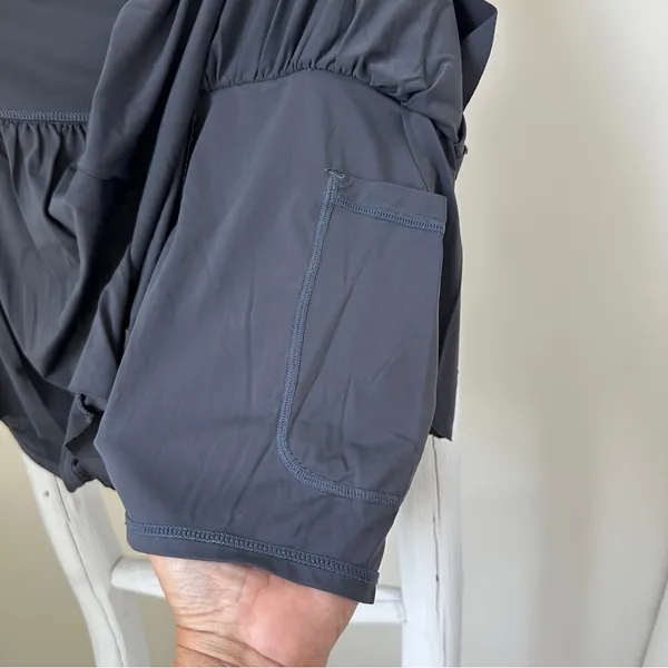 Soothfeel Grey Flowy Athleisure Skirt with Shorts Size Medium - Image 5