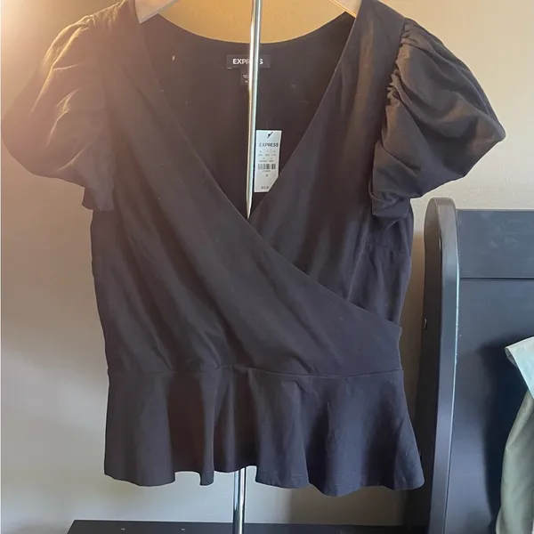 Women’s black short sleeve shirt - Image 2