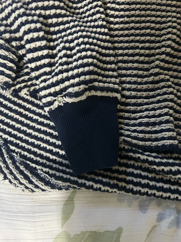 American Eagle V-Neck Oversized Navy Striped Sweater - Image 4