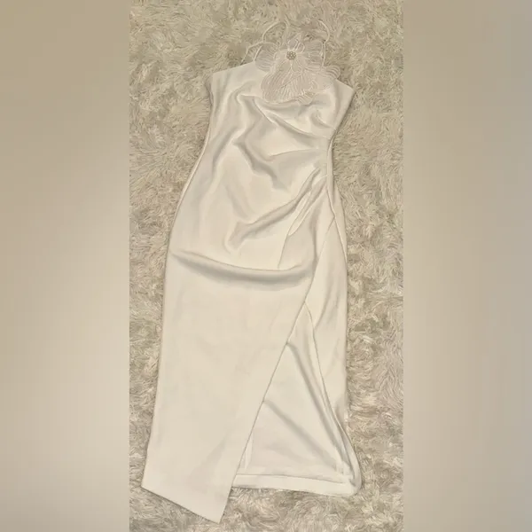 NEW Elliatt Janelle 3d Flower white halter Midi Dress sz L - Image 6