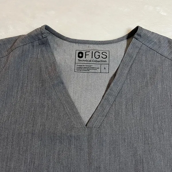 FIGS Technical Collection V-Neck Casma Three-Pocket Scrub Top Size S Uniform - Image 3