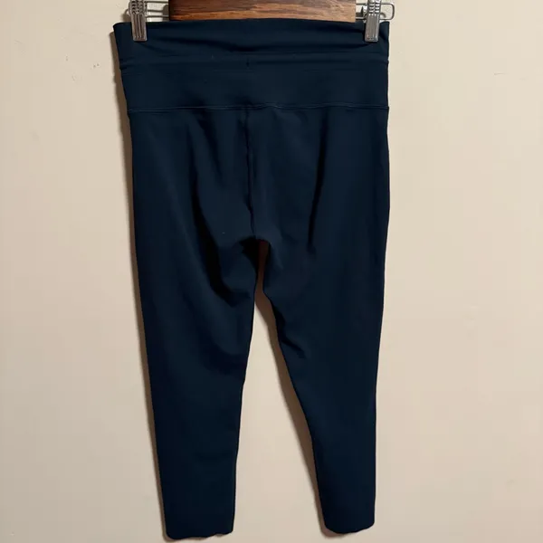 Vuori Daily Legging Navy Ink Blue Cropped- Size Medium - Image 3