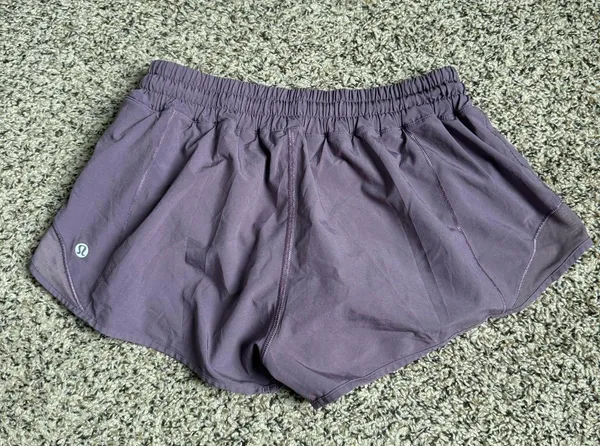 Lululemon Hotty Hot Short II *2.5" - Image 3