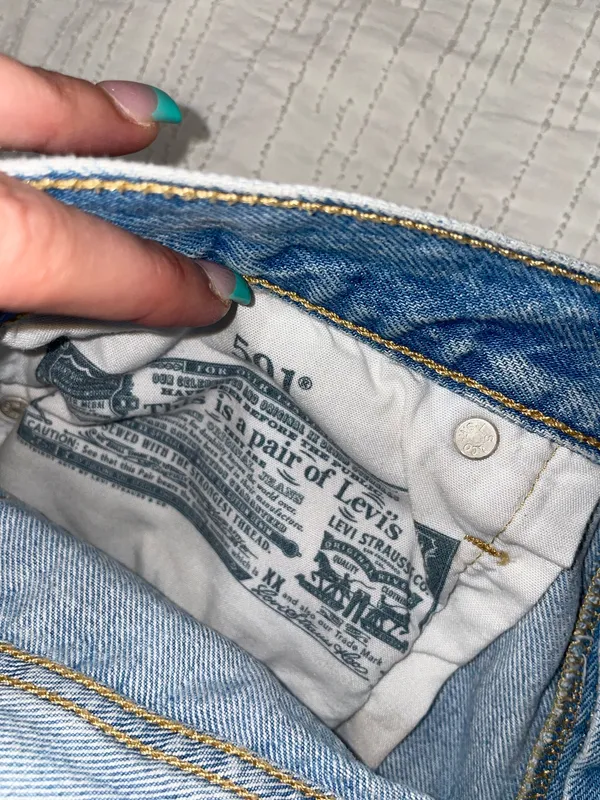 Levi’s 501 Shorts size 29 - Image 3