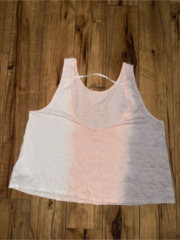 Hollister tank - Image 2
