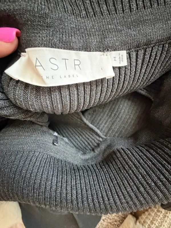 NWT ASTR THE LABEL Cut Out Off The Shoulder Midi Sweater Dress gray size medium - Image 7