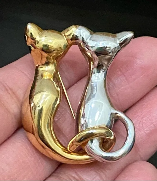 Vintage PUCCINI Signed Two-tone Gold/Silver Polished Sitting Together Cat Brooch - Image 6