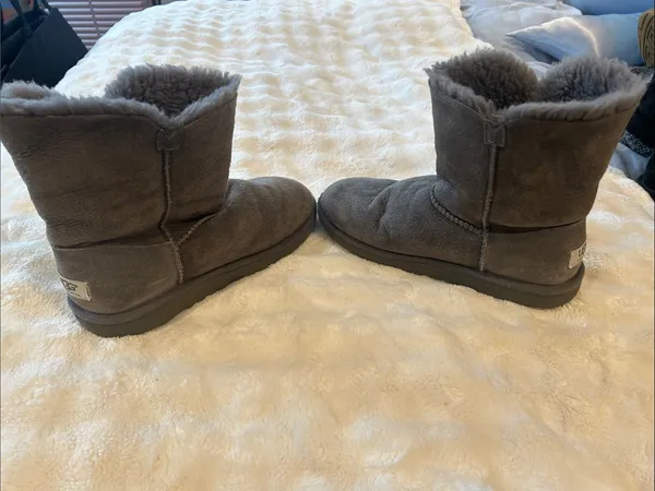 UGG Charcoal Suede Shearling Button Boot Gray Size 6 - Image 7