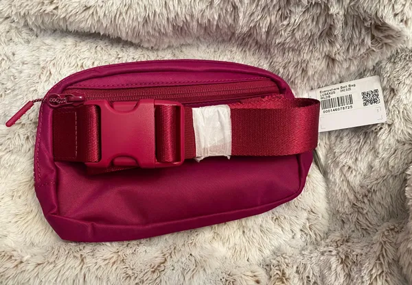 Lululemon Everywhere Belt Bag - Image 3
