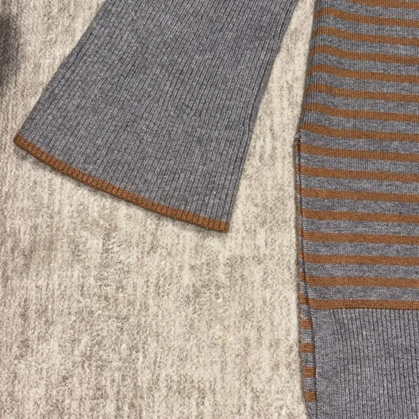 Small Anthropologie Sweater cowl neck grey and tan bell sleeve slits - Image 3