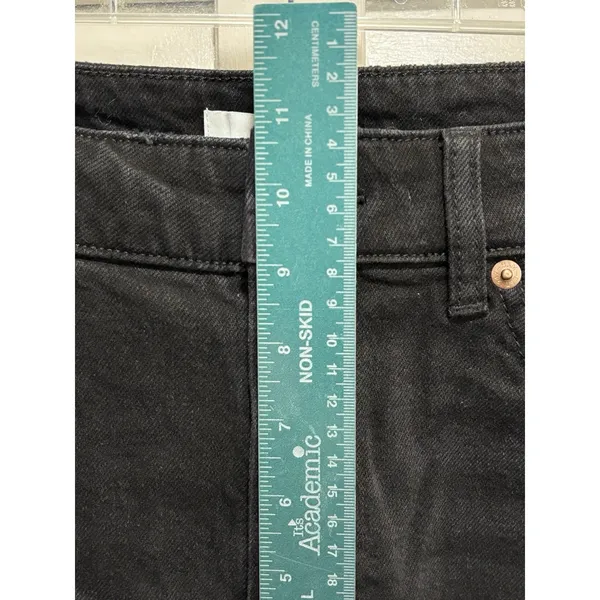H&M NWT Black Denim Jean‎ Shorts Size 8 Mid Rise Zip Raw Hem Summer Comfort - Image 2