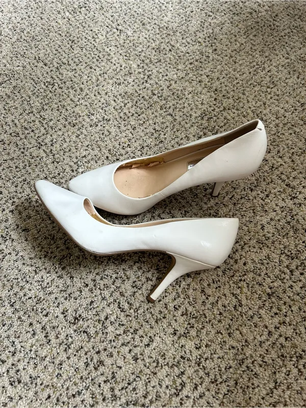 INC International Concepts White Pointed-Toe Stiletto Pumps - Image 2