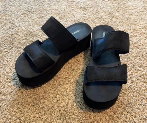 Black Platform Sandals Size 9 - Image 2