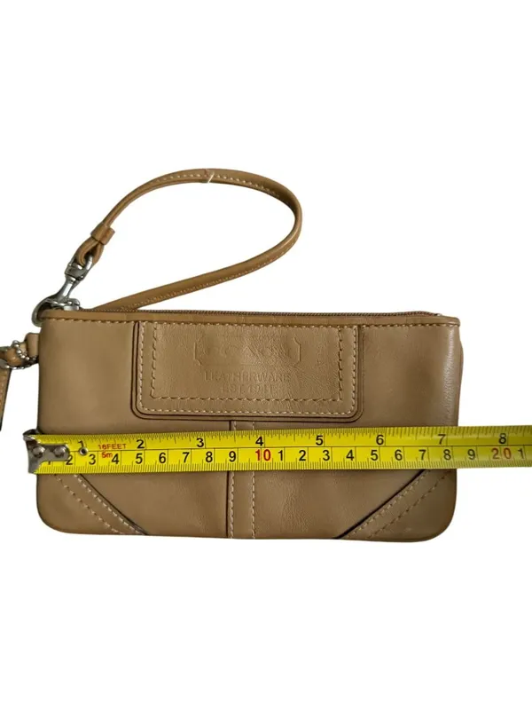 COACH Vintage Tan Beige Leather Wristlet Clutch - Image 4