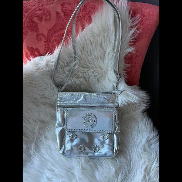 Stylish Silver Crossbody Bag with Embroidery - Image 4