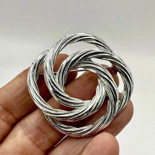 Vintage silver tone twisted knot Brooch - Image 3