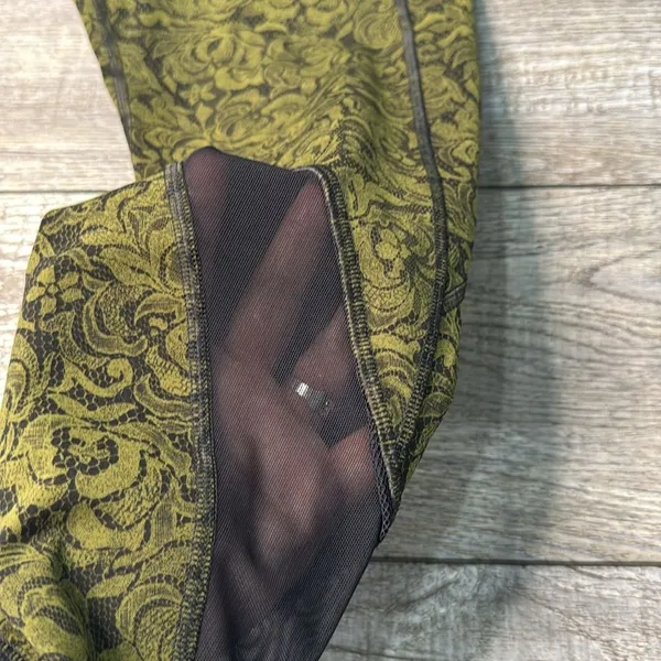 Lululemon Athletica Crop Pencil Lace Brave Olive Black / Black - Image 5