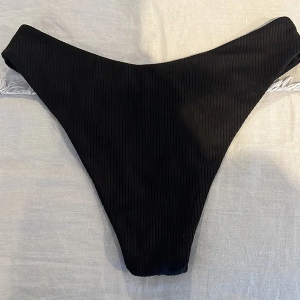 Zaful Black Ribbed One Shoulder Bikini - Image 5