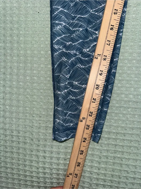 NWOT Vuori‎ Pace High Rise Printed Leggings in blue wave size XS - Image 2