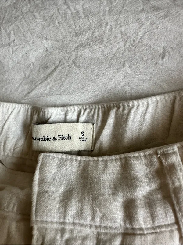 NWT Abercrombie & Fitch Women's High-Rise White Linen-Blend Shorts - Image 3