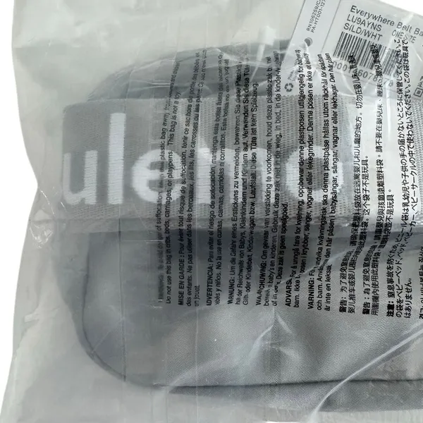 Everywhere Belt Bag 1L Wordmark Silver Drop / White - Image 4