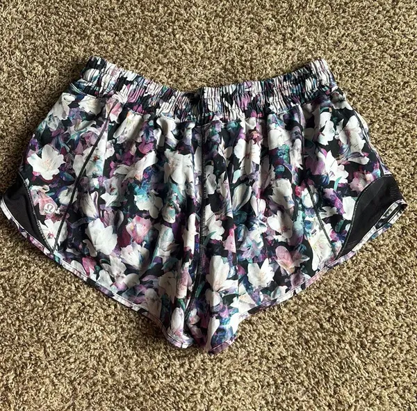 Lululemon Shorts Hotty Hot - Image 2