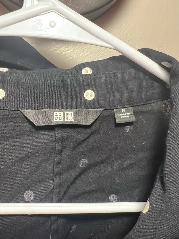Uniqlo polka dot button up top - Image 2
