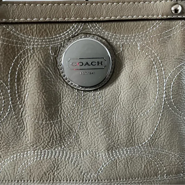 Vintage Coach stitch outline C signature olive grey patent leather tote - Image 13