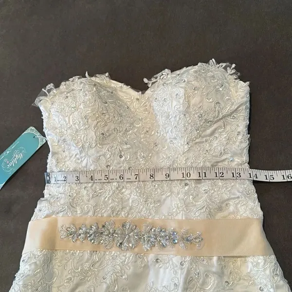Women’s White Wedding Dress Zip Up Back Train Size 4 NWT - Image 10