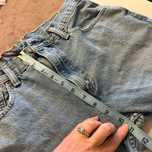 502 Levi's Light Wash 100% Cotton Low Rise Relaxed Fit Jeans Size 12 / 32 Large - Image 11