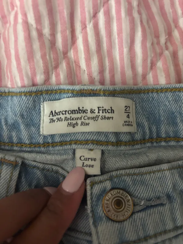 Abercrombie 90s Relaxed Cut-Off Curve Love Shorts - Image 3