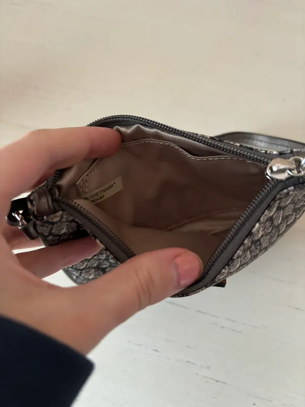 animal print alligator wristlet wallet - Image 4