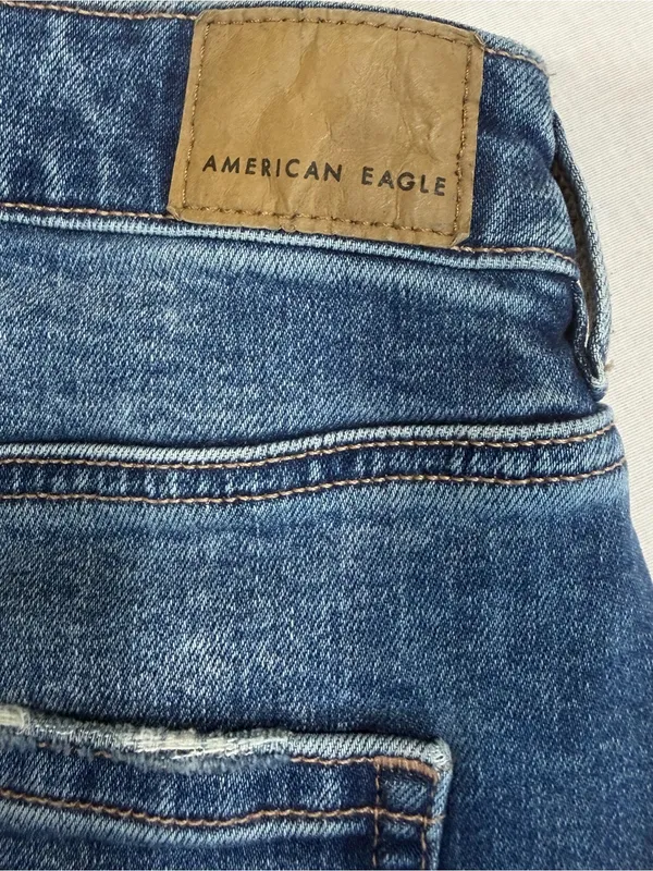 American Eagle Mom Jean Strigid Raw Hem Medium Blue Denim High-Rise Size 8 - Image 5