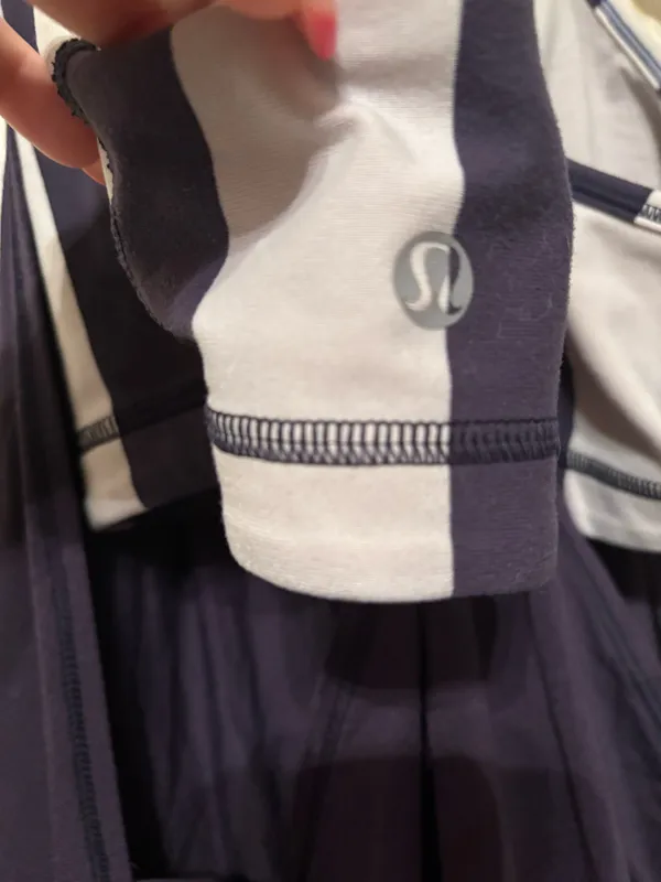 Lululemon No Limits Tank Top Built-In Bra - Image 3