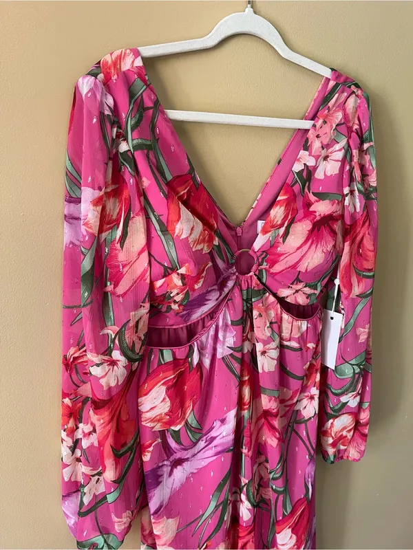 Pink Floral Midi Dress with Front Ring and Cutout Details - Image 5