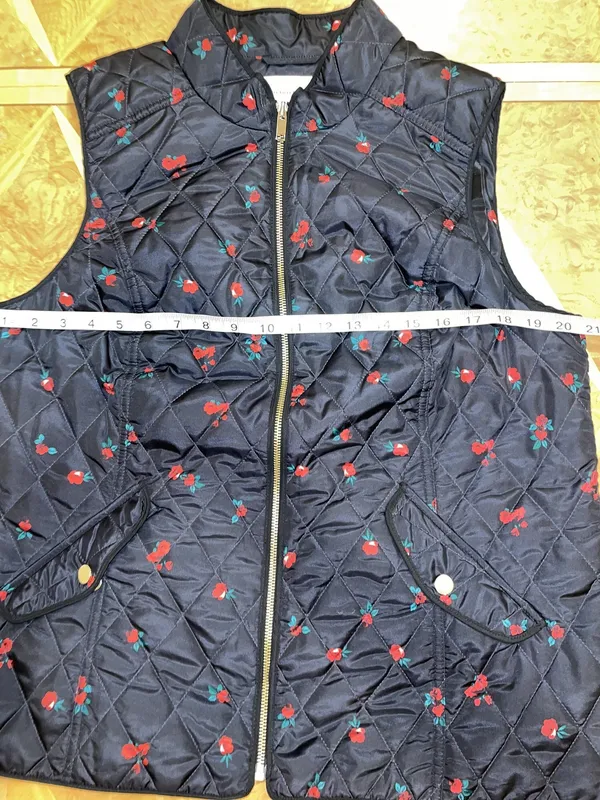 Charter Club Black & Red Floral Quilted Puffer Vest Size Large Like New - Image 10