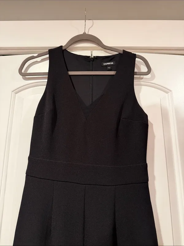 Express‎ Black V-Neck Sleeveless Wide-Leg Jumpsuit size 2 - Image 3