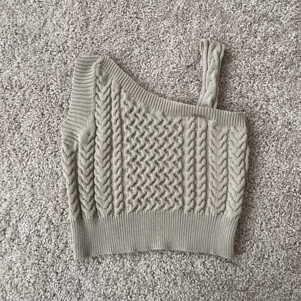 Sweater Vest Tan - Image 3
