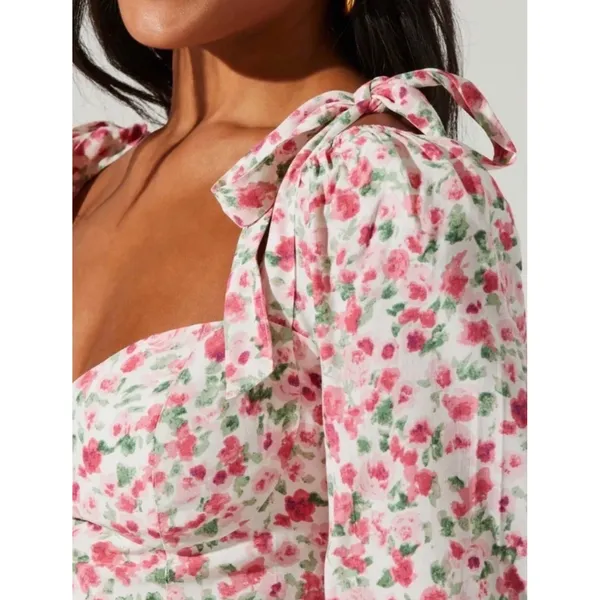 ASTR The Label Floral Sweetheart Crop Top Pink‎ Rose Smocked Back Tie Shoulder M - Image 3