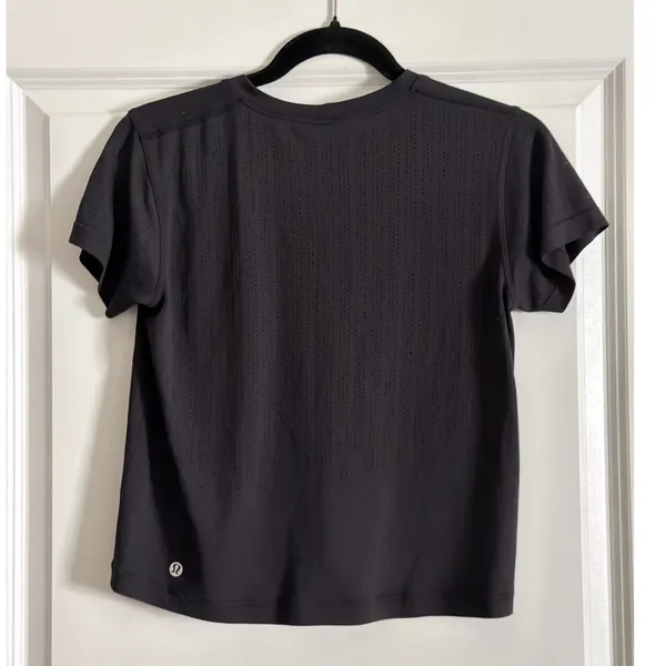 Lululemon Black Train to Be Short Sleeve Relaxed Fit Mesh Shirt Size 4 - Image 6