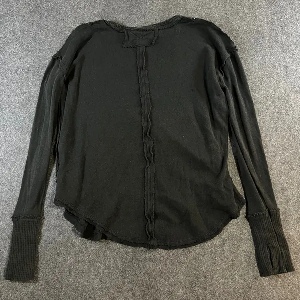 We The Free Free People Black Thermal Waffle Knit Raw Seam Top Thumbholes Small - Image 2